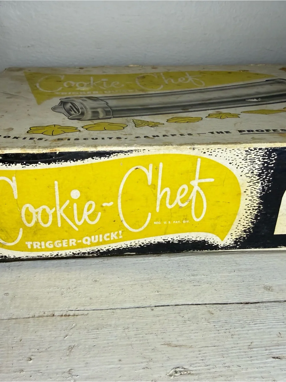 Vintage Cookie Chef Trigger Quick Cookie Press w/11 Discs In Orig Box & Recipes